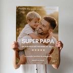 Affiche cinéma personnalisée Super Papa avec photo d’un père et de son fils, titre de film, prénoms et texte personnalisé, présentée sans cadre.