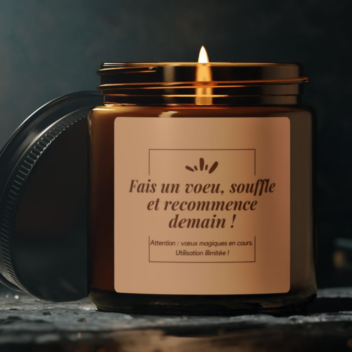Gros plan sur la bougie 'Fais un Vœu' avec une finition épurée et raffinée.