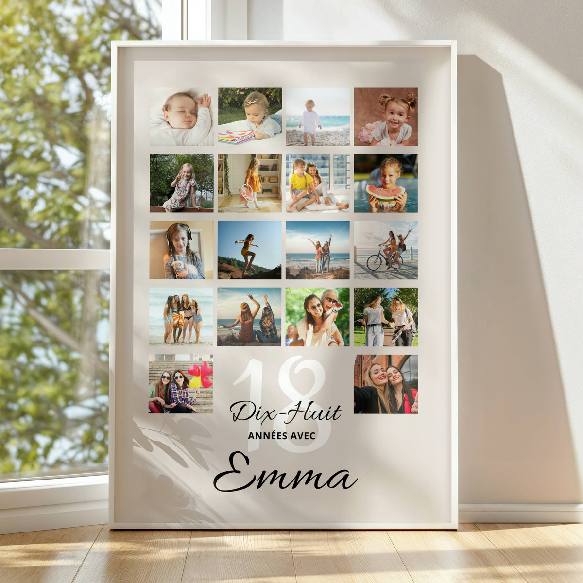 Cadeau anniversaire 18 ans fille : affiche personnalisée avec 18 photos souvenirs et prénom, dans un cadre blanc près d'une fenêtre.
