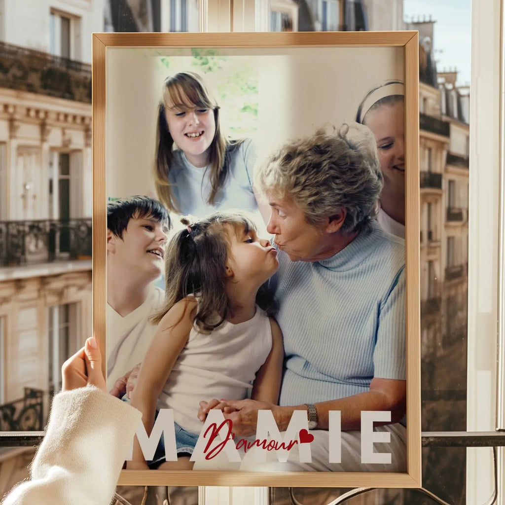 Affiche Mamie personnalisée avec photo, texte « Mamie d’amour » en rouge, cadeau plein d’émotion pour une mamie.