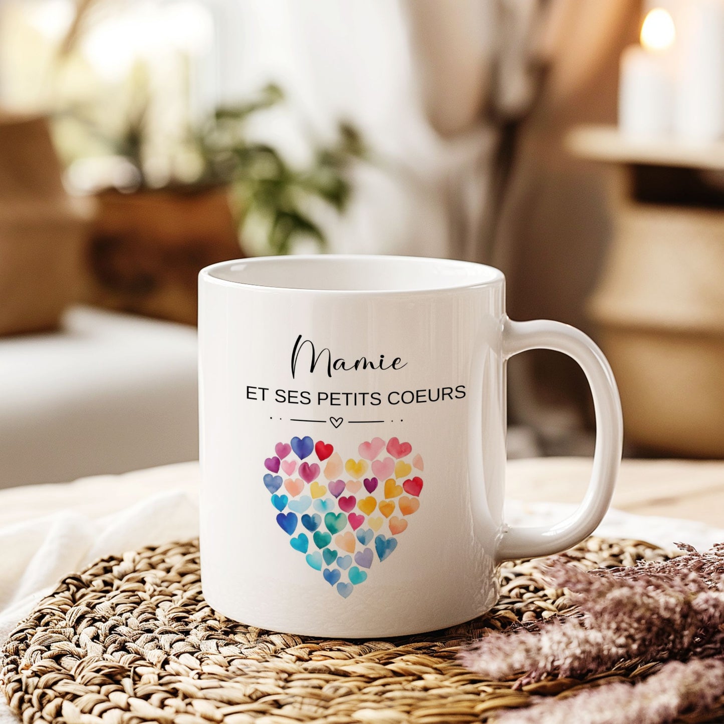 Idée cadeau originale pour Mamie : mug blanc personnalisable avec prénoms et petits cœurs