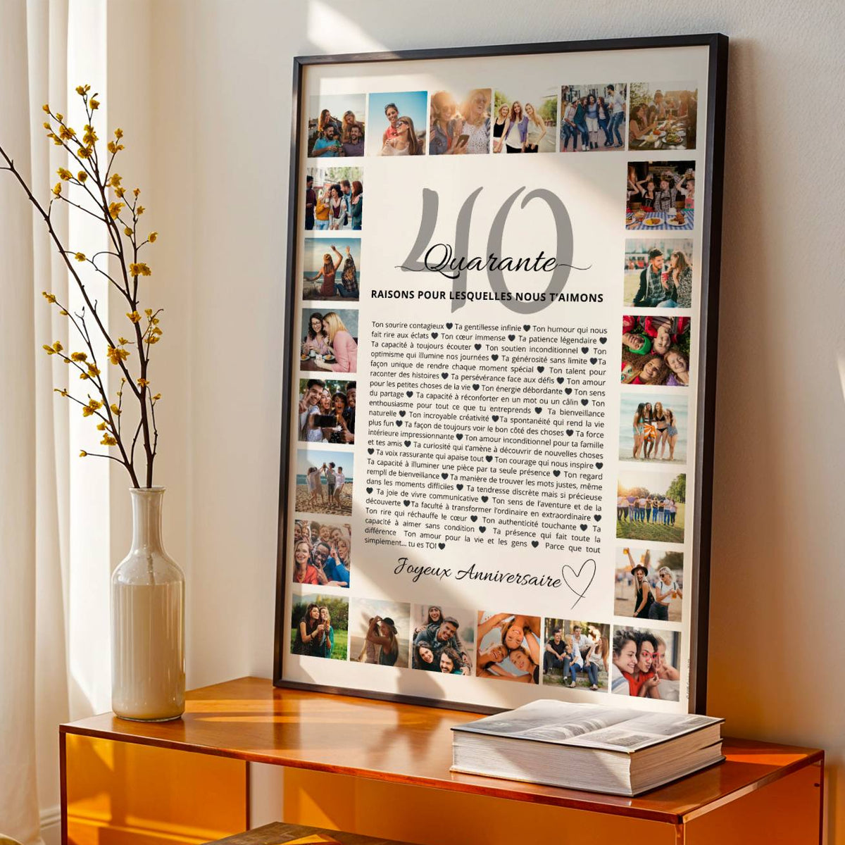 Affiche 40 raisons pour lesquelles nous t'aimons, personnalisée avec photos pour les 40 ans d'une femme, dans un cadre noir sur un meuble.