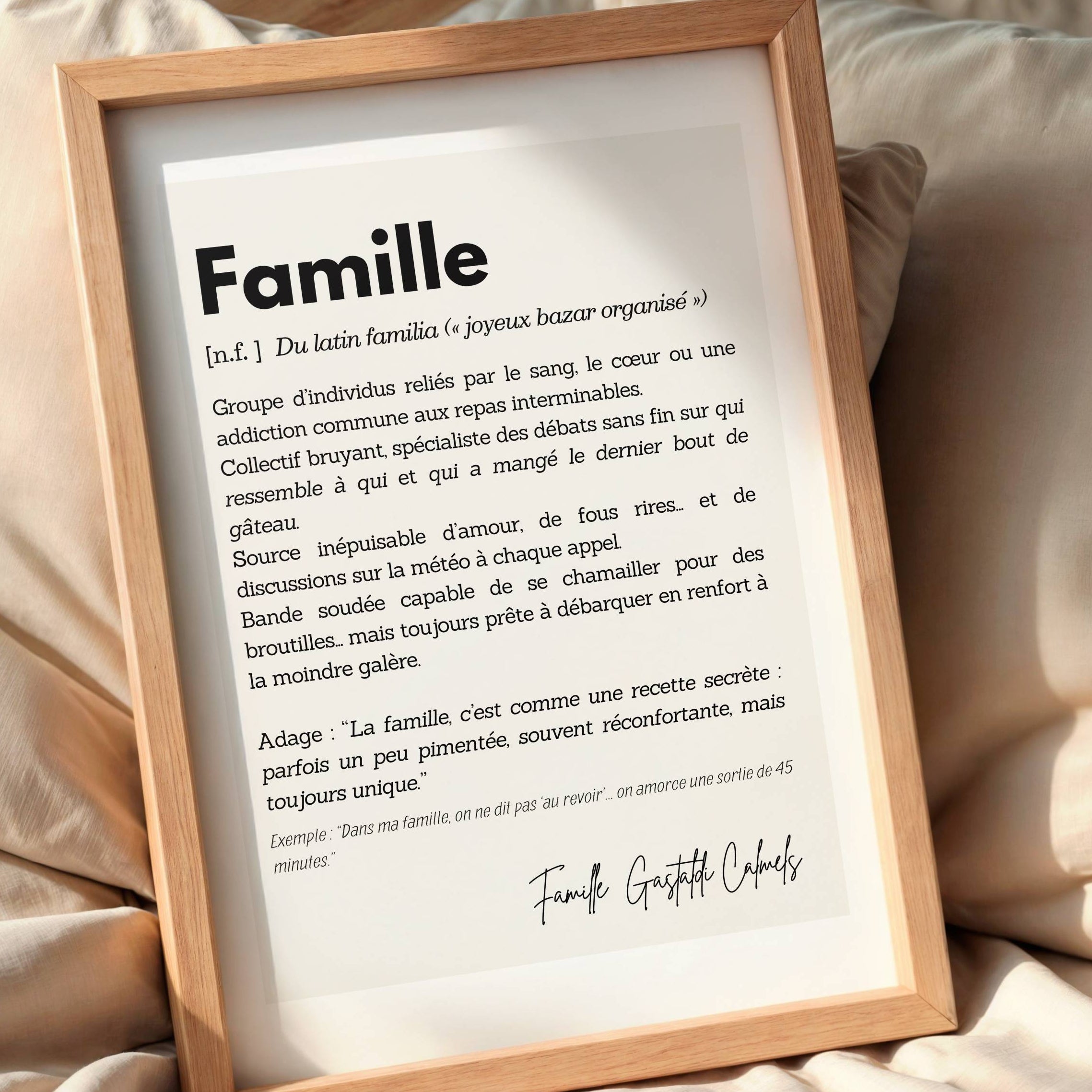 Affiche Définition Famille au style minimaliste, texte tendre et humoristique décrivant les liens familiaux