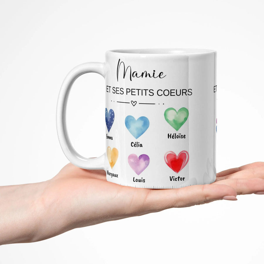 Mug cadeau pour Mamie avec cœurs multicolores et prénoms des petits-enfants – cadeau fête des grand-mères
