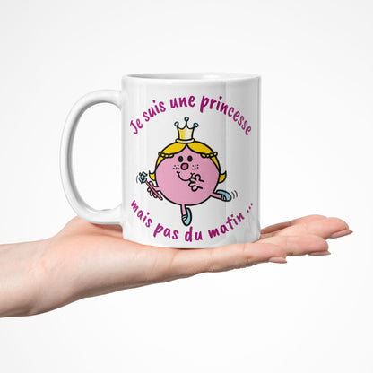 Gros plan sur le mug avec un design élégant et un texte humoristique parfait pour offrir.