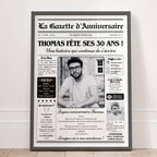 Cadeau original pour les 30 ans d'un homme : gazette anniversaire personnalisée avec deux photos et prénom, dans un cadre noir.