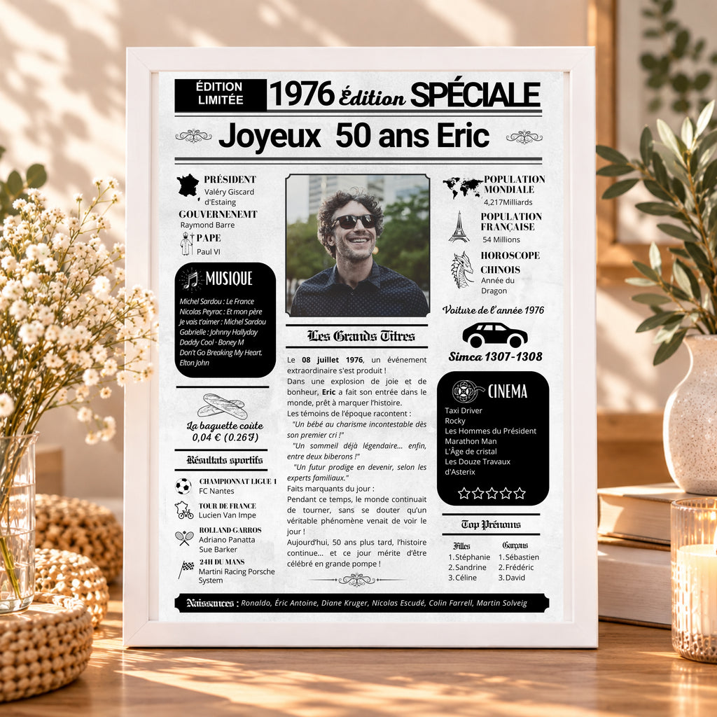 Affiche journal anniversaire 50 ans homme personnalisée, présentée dans un cadre blanc avec décoration chaleureuse et fleurs.