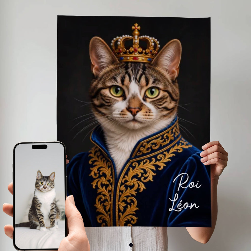 Photo d'un chat transformée en portrait royal personnalisé, avec couronne et costume bleu brodé, présentée avant et après sur smartphone.