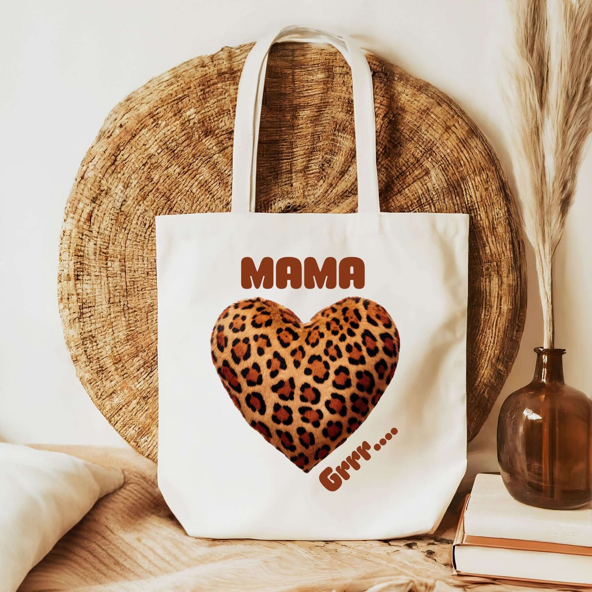 Tote bag en coton naturel avec motif léopard et inscription pour les mamans stylées.