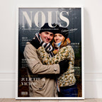 Affiche couple personnalisée encadrée dans une décoration moderne, souvenir élégant à offrir ou à s'offrir.