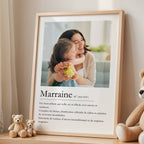 Affiche marraine personnalisée encadrée dans une décoration douce, souvenir unique à exposer et conserver longtemps