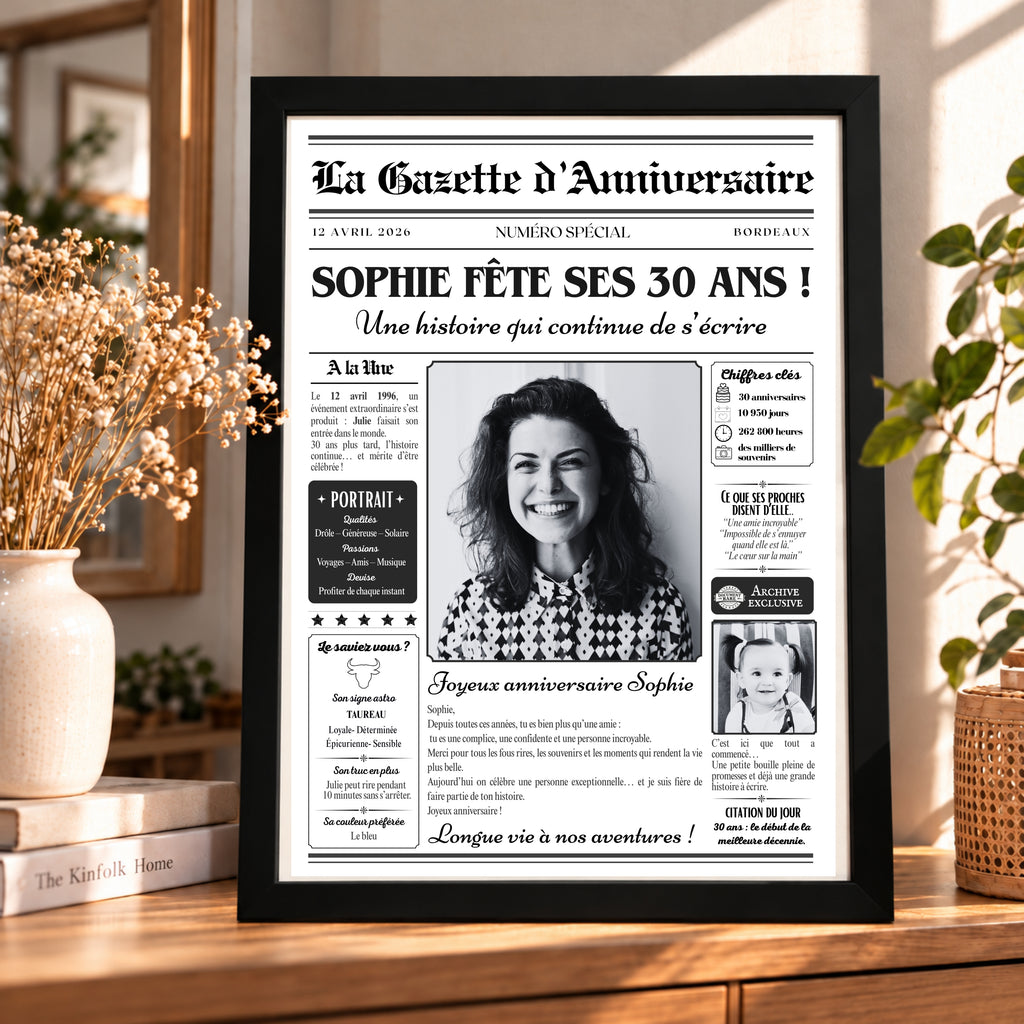 Affiche gazette personnalisée 30 ans pour femme dans un cadre noir en décoration