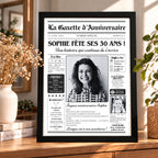 Affiche gazette personnalisée 30 ans pour femme dans un cadre noir en décoration