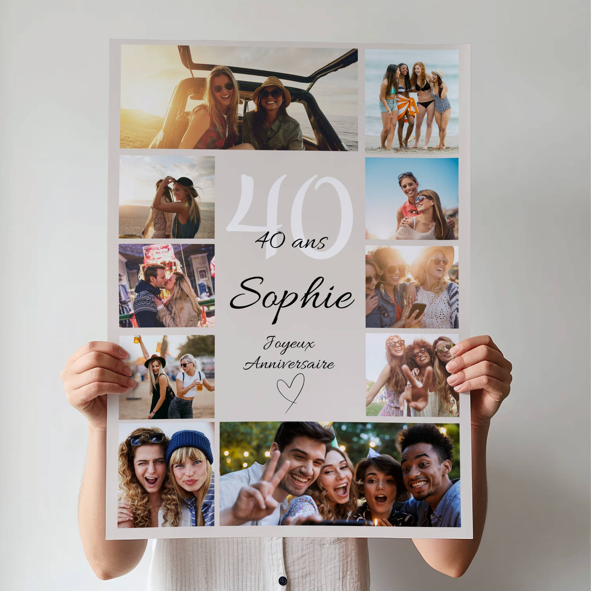 Affiche photo personnalisée pour les 40 ans de Sophie, avec un collage de souvenirs et un message d’anniversaire, tenue à deux mains.