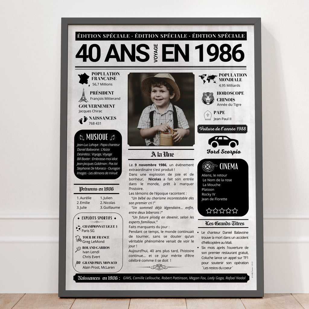 Journal année de naissance 1986 personnalisé avec photo d'enfance, idée cadeau 40 ans présentée dans un cadre noir.