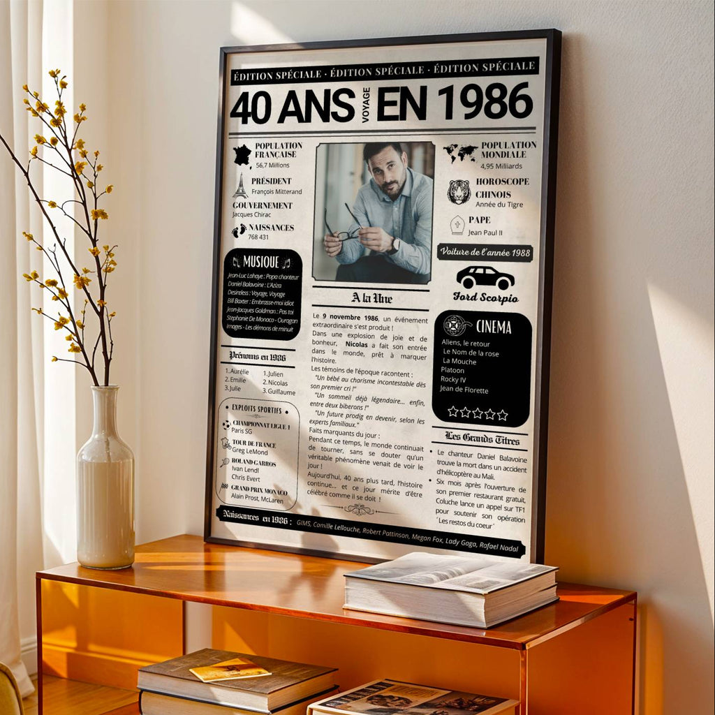 Idée cadeau anniversaire 40 ans homme : affiche journal de 1986 personnalisée avec photo, dans un cadre noir sur un meuble.