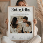 Affiche Notre tribu personnalisée avec photo, prénoms et symboles tendres pour une famille avec deux enfants heureux