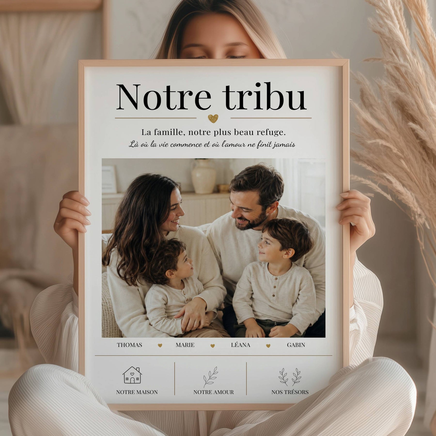 Affiche Notre tribu personnalisée avec photo, prénoms et symboles tendres pour une famille avec deux enfants heureux