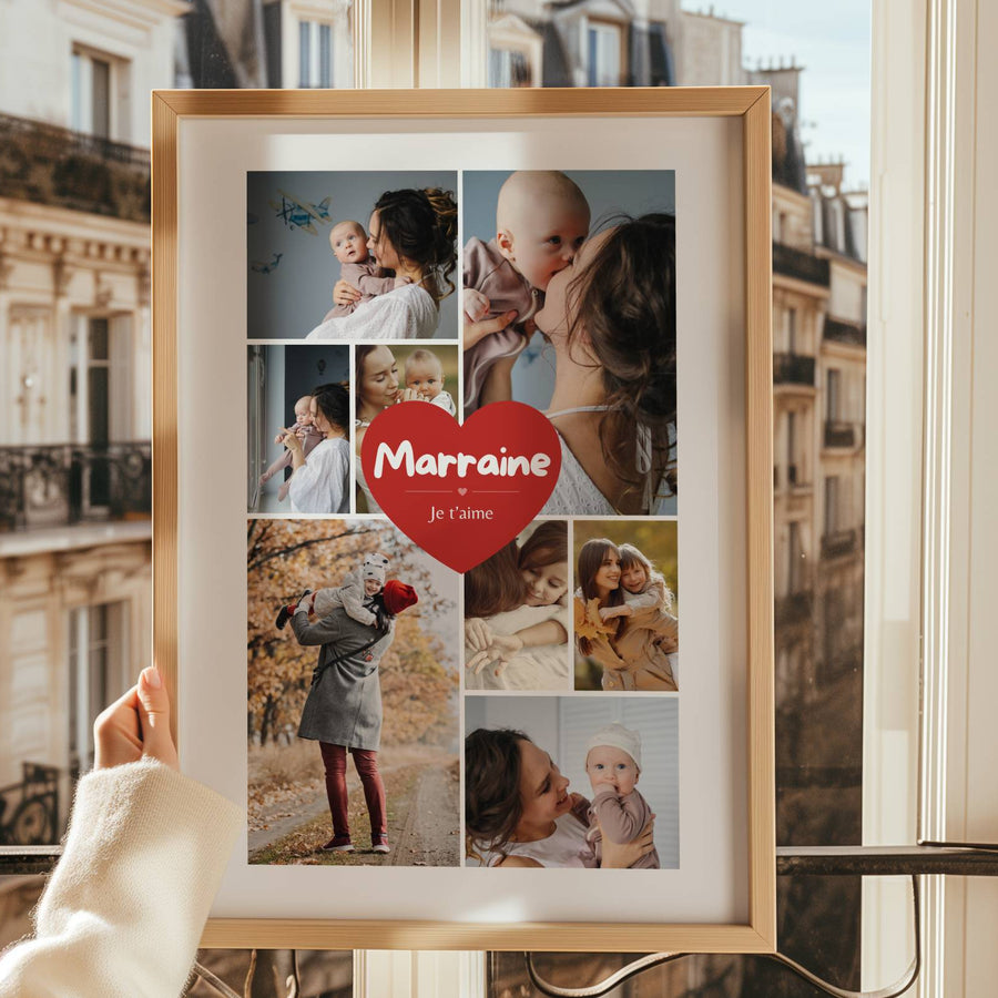 Affiche photo personnalisée pour marraine encadrée dans une décoration intérieure chaleureuse et élégante