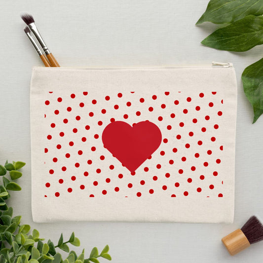 Pochette en coton recyclé avec un cœur rouge, design écoresponsable